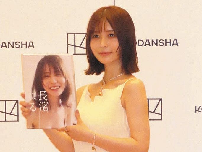 長濱ねる、8年ぶり写真集発売 1冊目以来の水着カットも披露 「無理に