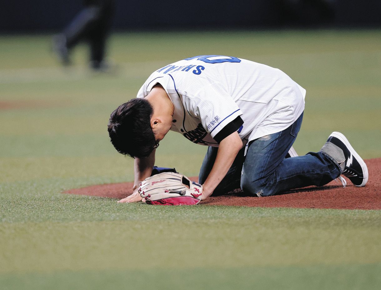 立川志らくが“勝利の女神”に 元中日・浜田智博さんとの練習に始まり最後はマウンドで正座…感謝の“人生初”始球式【立川志らくのドラ放談】:中日 ...