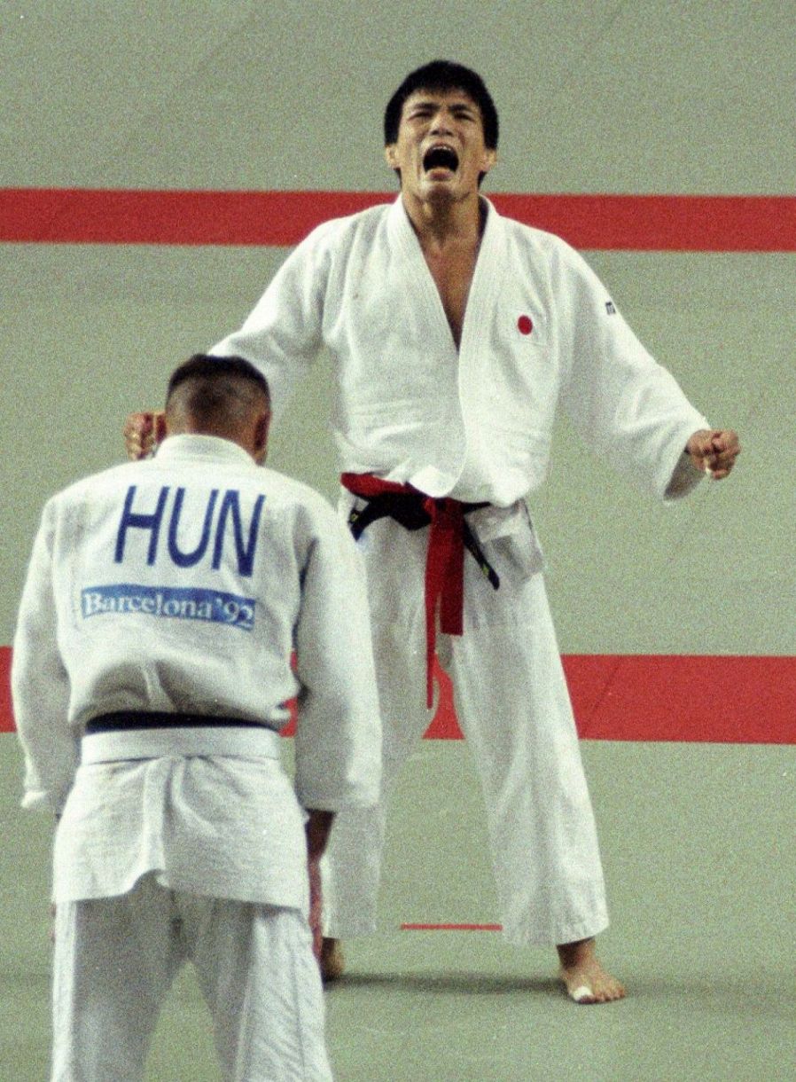 優勝の瞬間、こぶしを握り、雄たけびを上げる古賀稔彦さん＝1992年