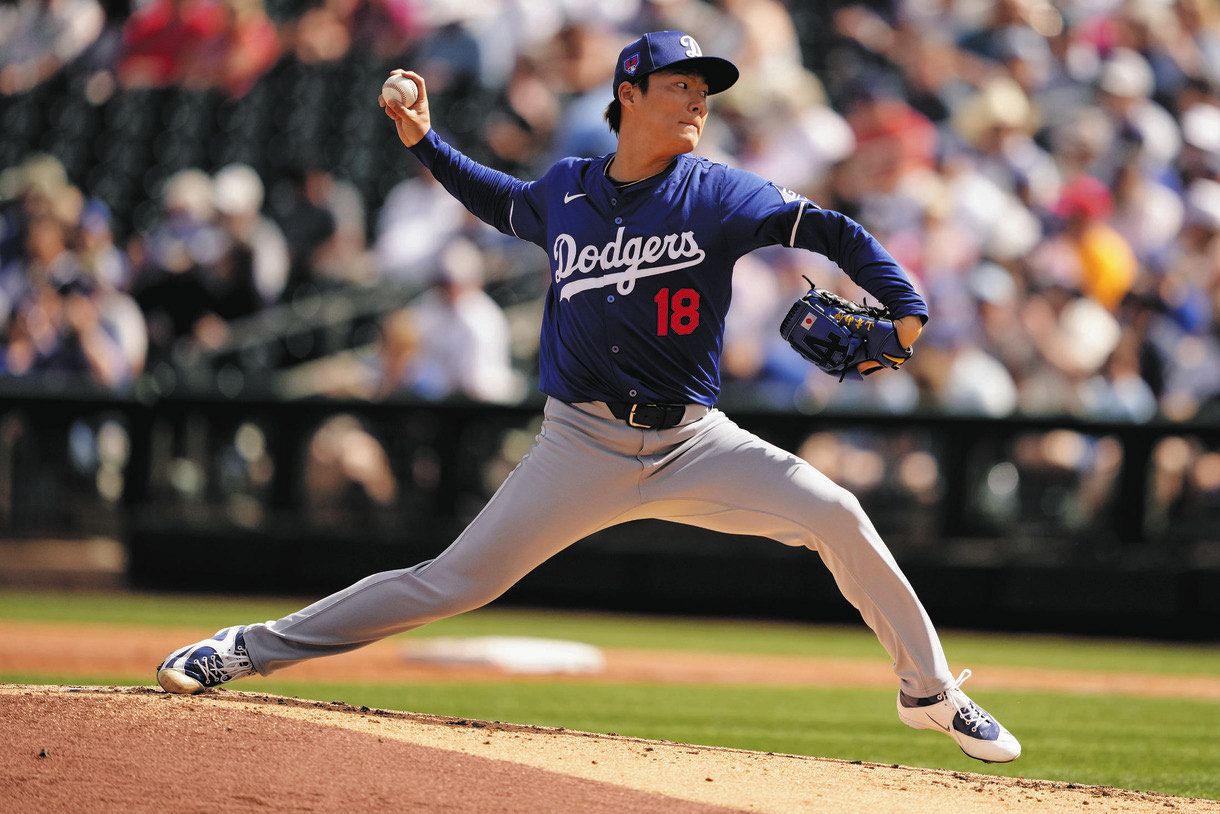 山本由伸、始球式の捕手務める…公募で選ばれた9歳少年がナイスピッチ