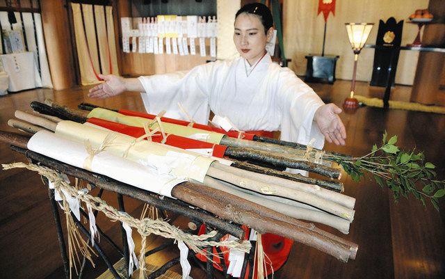 大神神社で12年ぶり「三卯大祭」 奈良「卯杖」供える：中日新聞Web