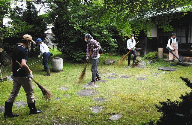 掛川市文化財 松ケ岡 清掃１００回 記念にｐｒ掲示板を設置 中日新聞しずおかweb