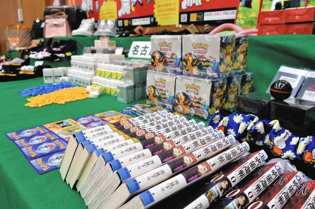 輸入を差し止められた知的財産を侵害する物品の一部＝名古屋市港区の名古屋税関で 