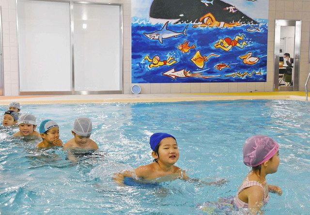 泳ぎ初め 園児ら笑顔 温水プール複合施設開業 越前市 日刊県民福井web