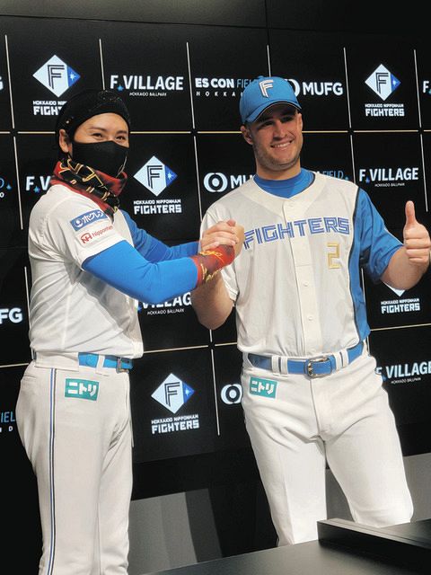 中日から移籍のアリエル・マルティネスが入団会見 新庄監督からは「2割