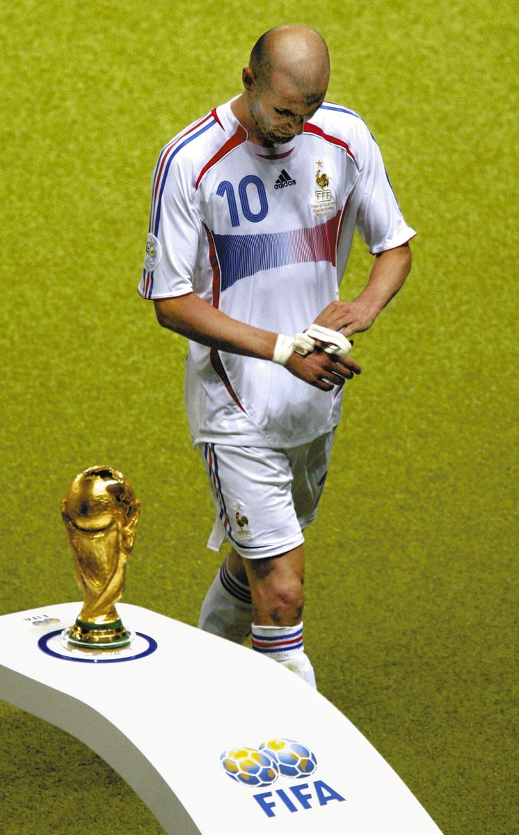 W杯事件簿④】ジダン、現役最後マッチをまさかの形で…ベッカムは98年