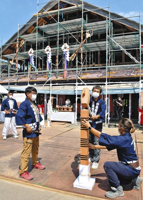 古来儀式で無事完成願う 主屋の上棟式 杭打ちや紅白綱引き：北陸中日新聞Web