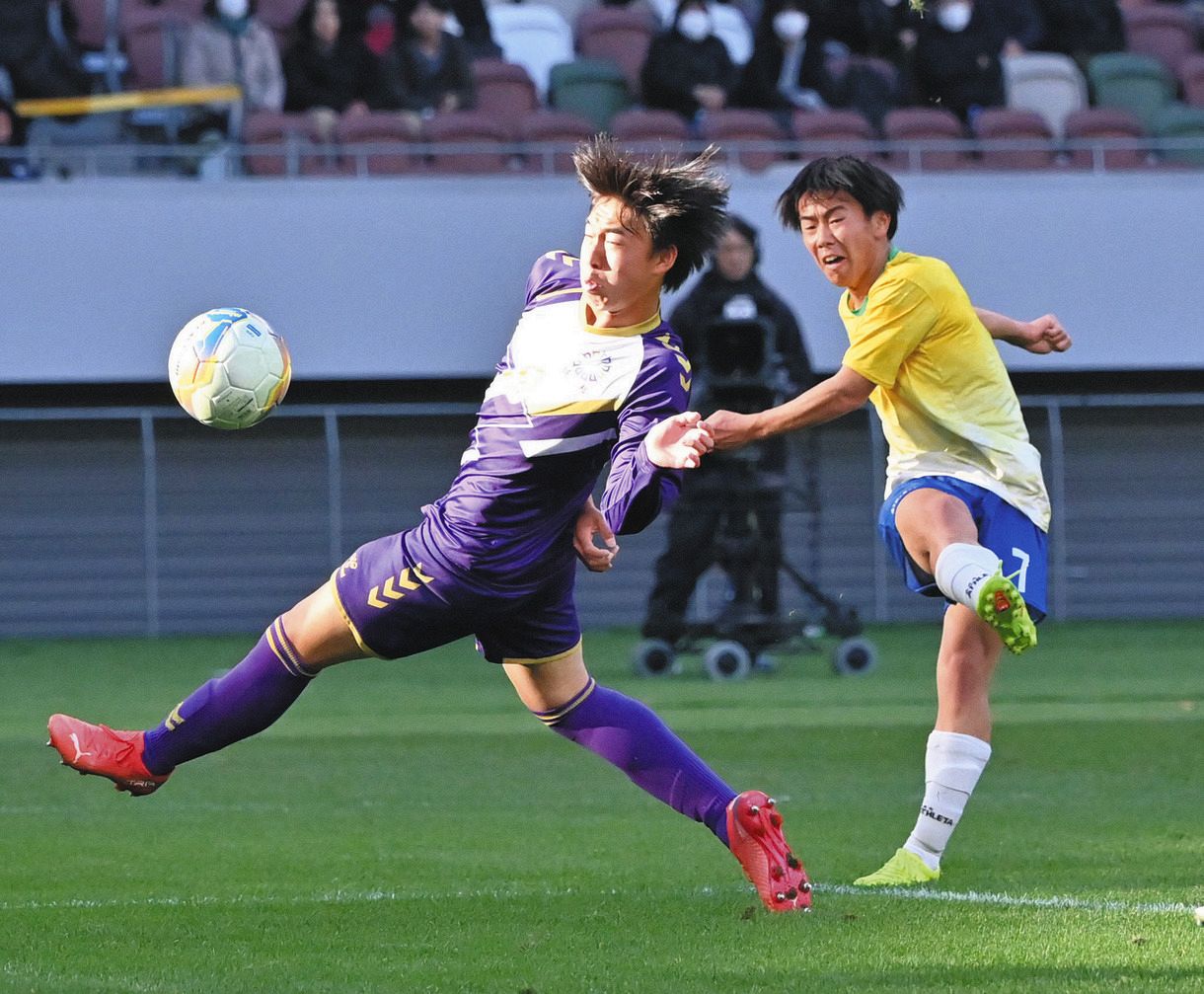 滋賀県代表の近江高校が初の決勝進出 全国高校サッカー、準決勝で堀越