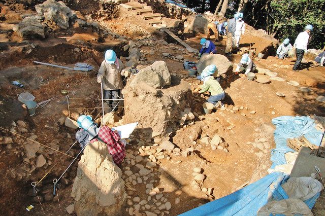 信長の城郭の庭園 岐阜城が最古 説覆す 小牧山で玉石と巨石出土 中日新聞web