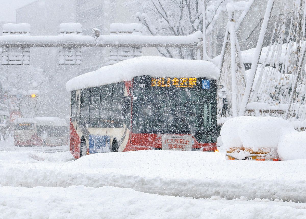 金沢64センチ 平年の9倍超 積雪、局地的前線が影響：北陸中日新聞Web