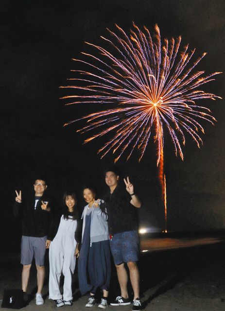 写真コンテスト 入選者祝福花火 小松ｊｃ打ち上げ 北陸中日新聞web