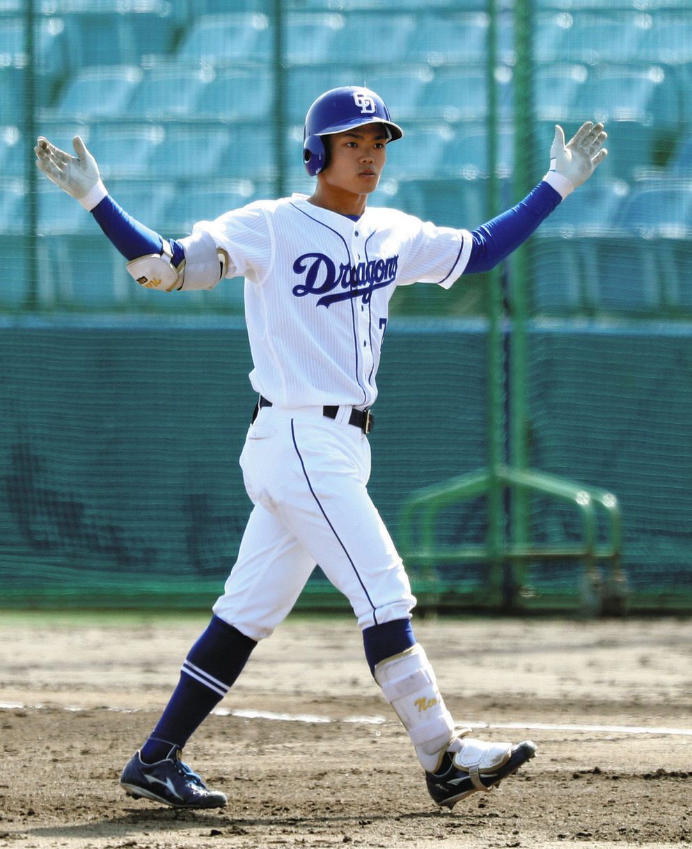 写真 根尾 ガッツポーズ 勝ち越しタイムリー放ちベンチにアピール 中日スポーツ 東京中日スポーツ