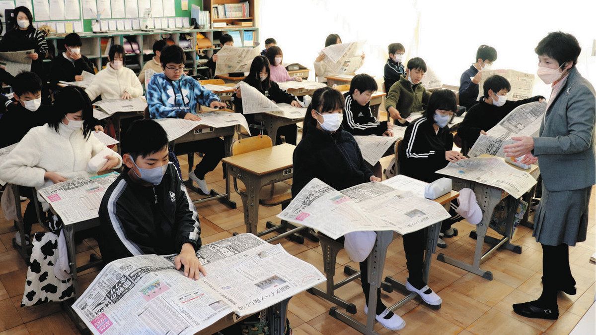 記事は逆三角形の構造で 大野・西小 児童が中日新聞記者らに学ぶ：中日