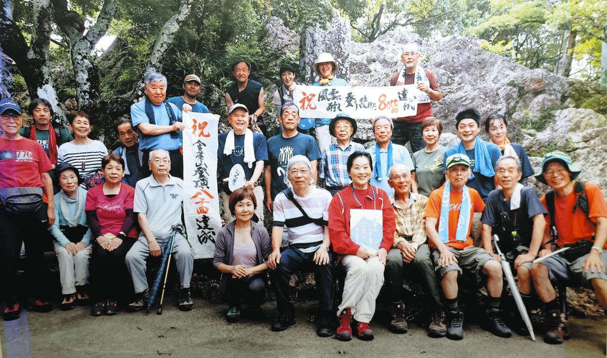 雨にも雪にも負けず、金華山登頂80歳で8000回 誕生日に達成、次なる山