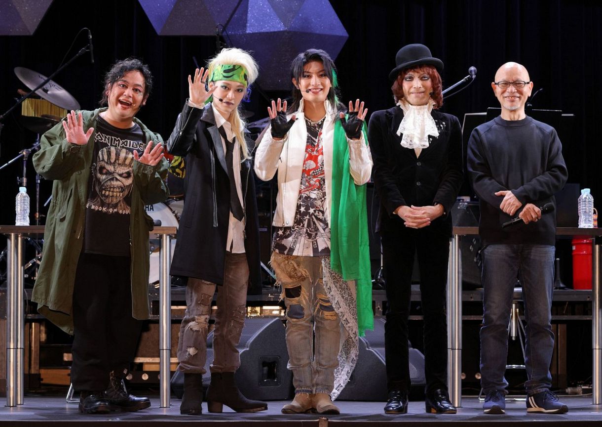 出演する（左から）カズマ・スパーキン、7 MEN 侍の今野大輝と本高克樹、ROLLY、演出の鈴木勝秀さん