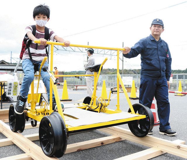 軌道自転車 里帰り 近江鉄道日野駅の再生プロジェクト完了式典 中日新聞web