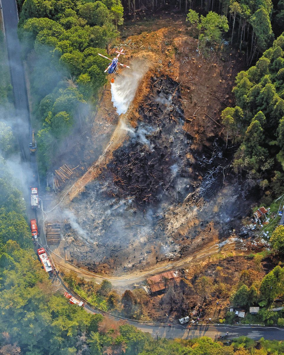 妻の作った　文鎮　風林火山　炎のたからもの　静かに燃える火のペーパーウエイト 消防団の機転が大規模化防ぐ 恵那の山林火災、市消防本部に聞く：中日