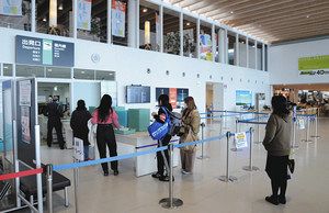 静岡空港 コロナ影響 見学客もまばら 中日新聞しずおかweb