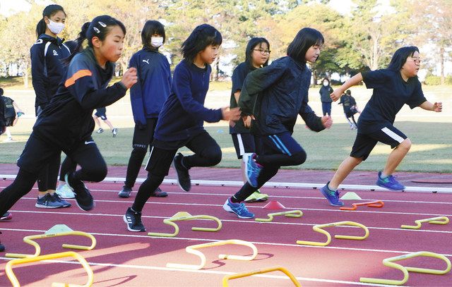 児童 元気に今季練習開始 白山ジュニア陸上クラブ 北陸中日新聞web