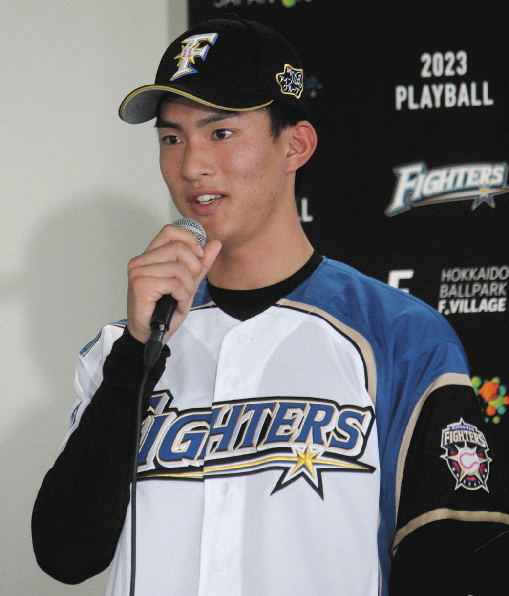 新入団選手発表会見で抱負を語る日本ハムドラフト１位指名の天理高・達孝太投手