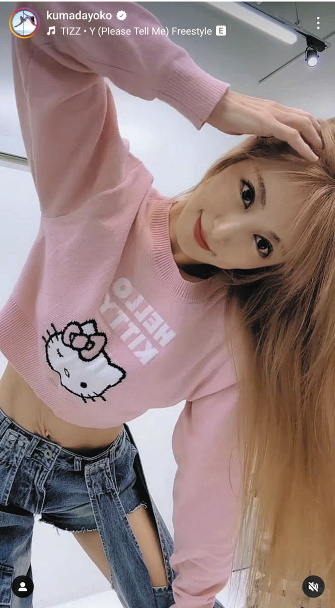 ◇熊田曜子、『へそチラ』キティちゃん＆デニムコーデで金髪姿【写真