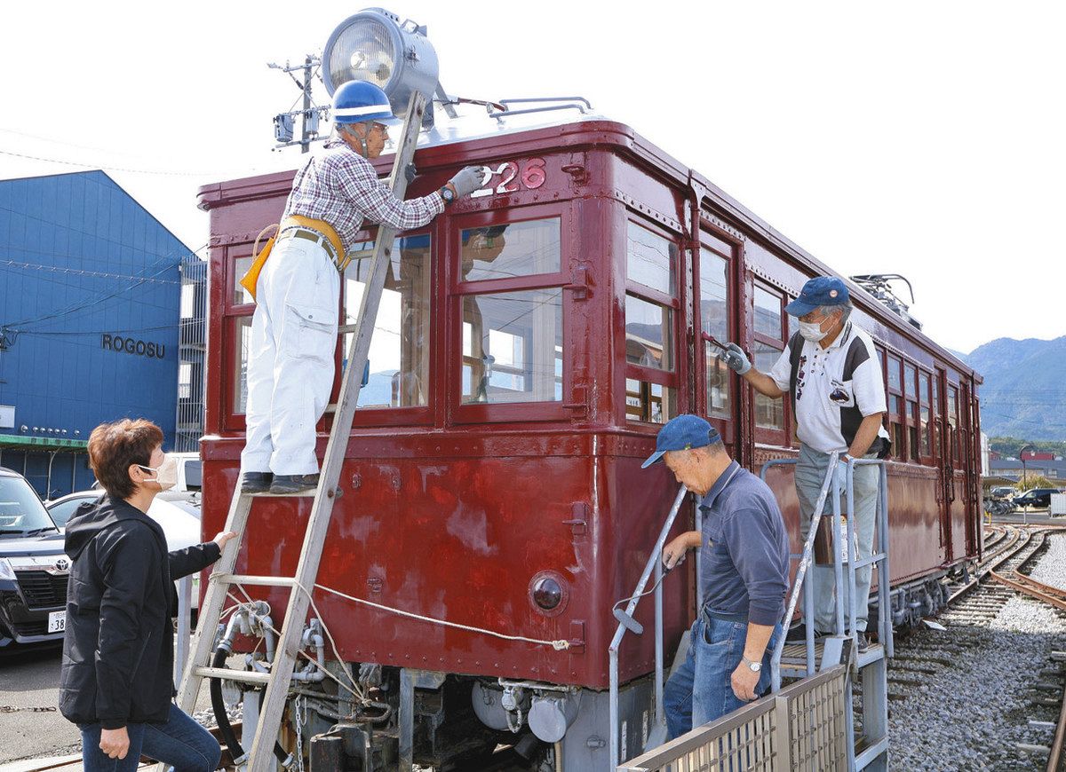 よみがえる木造電車「モニ220形」 いなべ・軽便鉄道博物館で修復