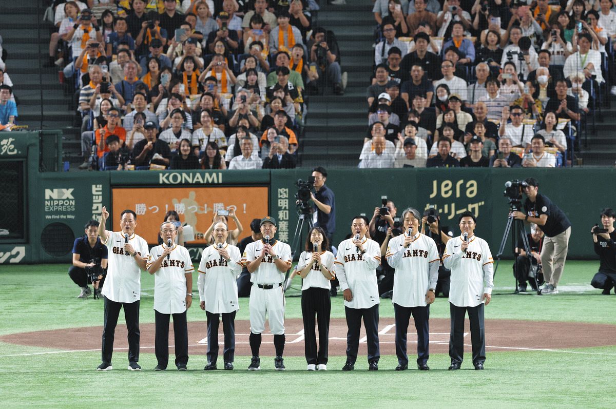 巨人】長嶋茂雄さん追悼試合、豪華メンバー登場の始球式に投手務めた