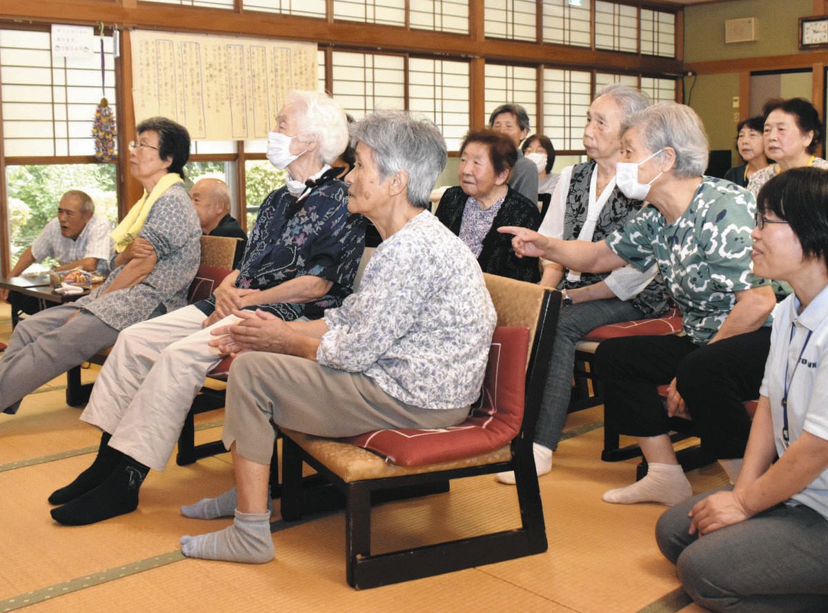 懐かしい写真で高齢者の脳を活性化 石川県能登町が心身機能低下対策で