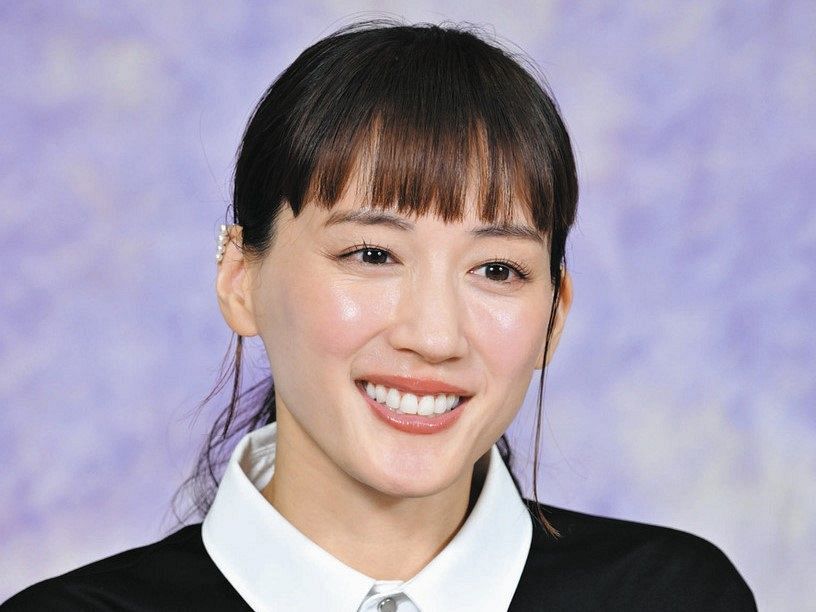 別人みたい」綾瀬はるか、『絶対領域』ショットにファン仰天 「20代に