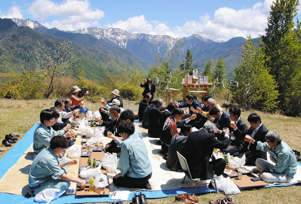 赤石岳などを望み開山式で安全祈願 大鹿・夕立神パノラマ公園：中日新聞Web