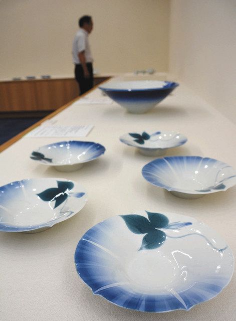 瀬戸太白手　or　瀬戸染付磁器　小皿（５枚セット）美品！ 染付磁器の静かな美 瀬戸で工芸館修了生の作品展：中日新聞Web