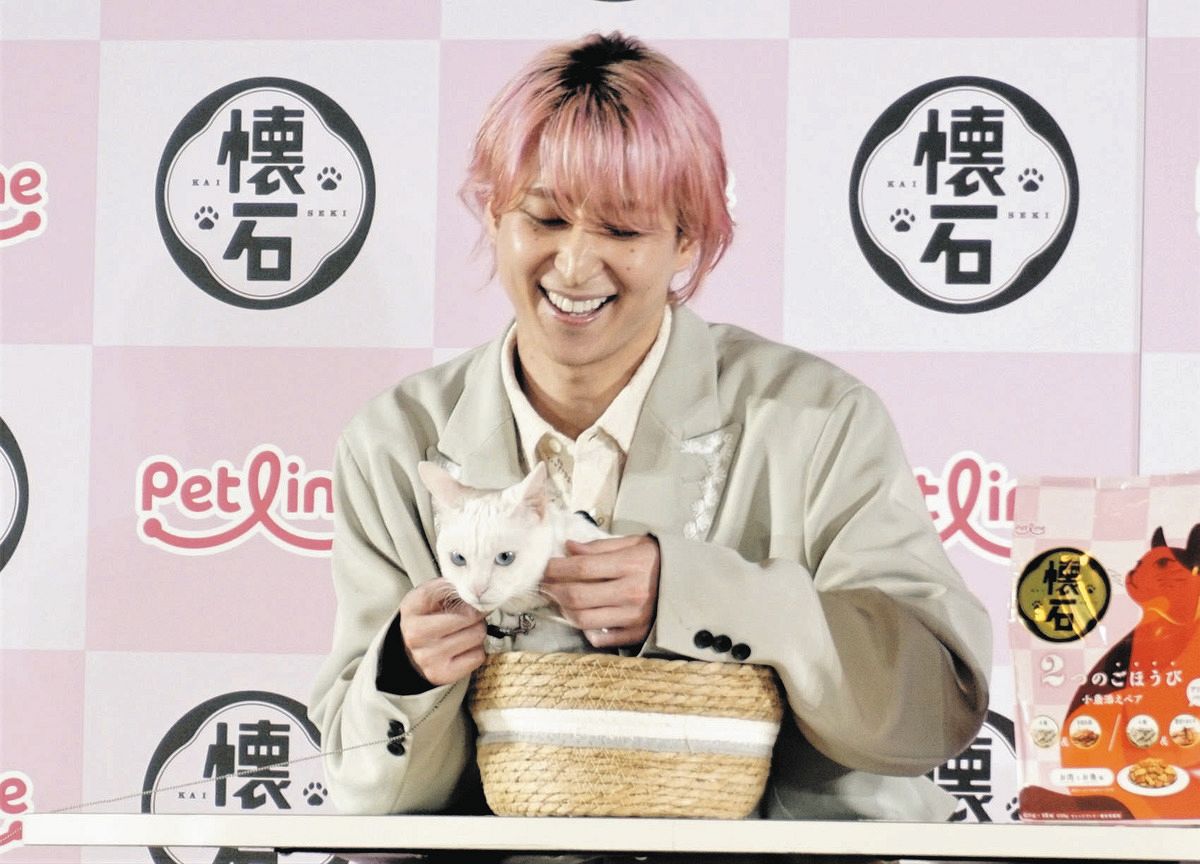 俺のこと取りあうのやめて』Snow Man佐久間大介、 “猫様と相思相愛