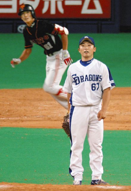巨人 坂本の偉業はこうして始まった 初安打は満塁策後の 怒りの全直球 から 流石に抑えられると 中日スポーツ 東京中日スポーツ