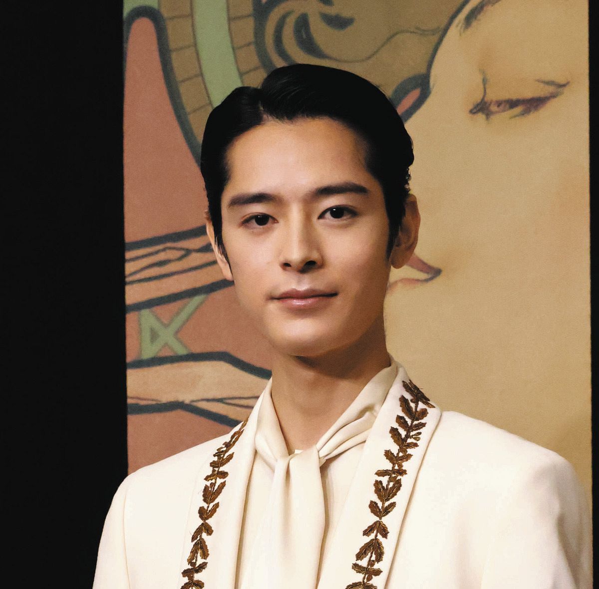 塩野瑛久、「アートに触れてみたい」 『永遠のミュシャ』展覧会に感動