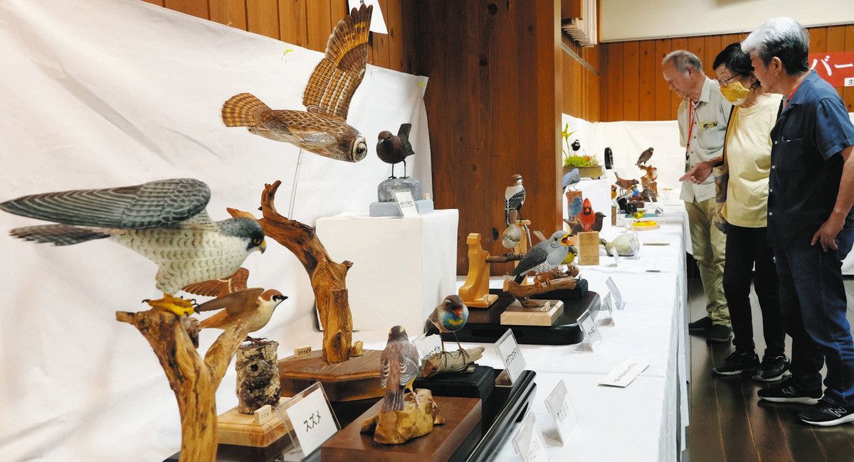 今にも動き出す？バードカービング 森林公園で26日まで展示：中日新聞