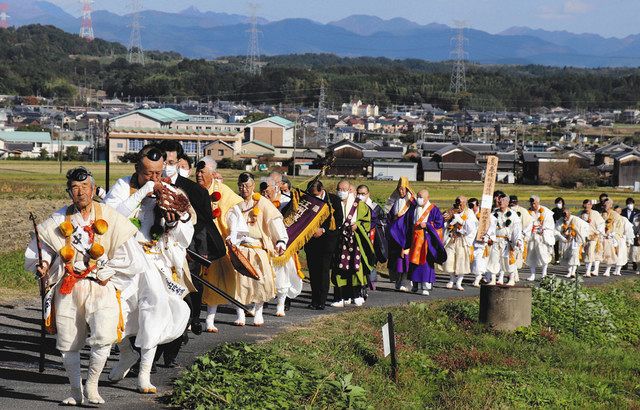 笈を背負って行列 修験者の儀式再現 甲賀 飯道寺 中日新聞web