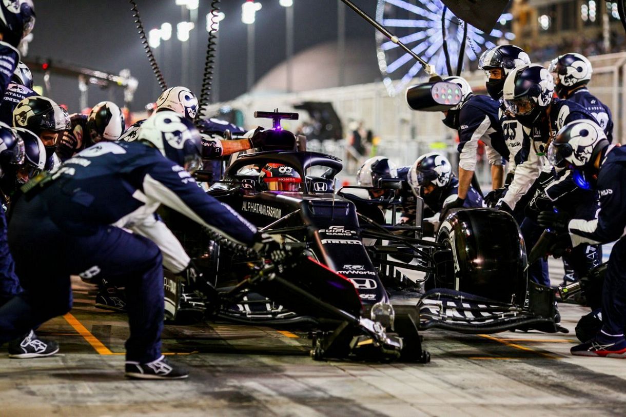 F1 ９位獲得の角田がアロンソ攻略に感無量 熱く感じた 日本人初デビュー戦入賞 中日スポーツ 東京中日スポーツ