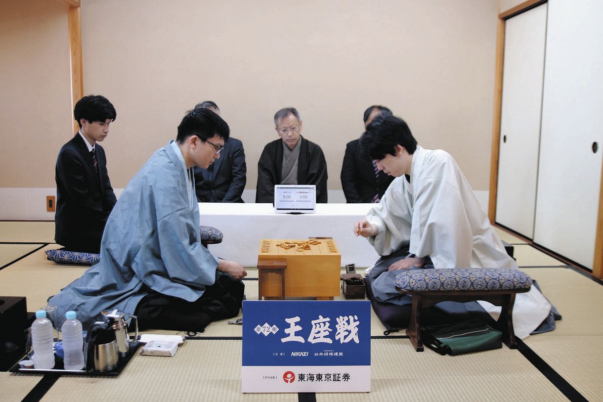 ISSY1519 900個限定 藤井聡太 第49期 新人王 フィギュア 藤井聡太王座、89手目で午後のおやつに 藤井王座は「パイナップルパン