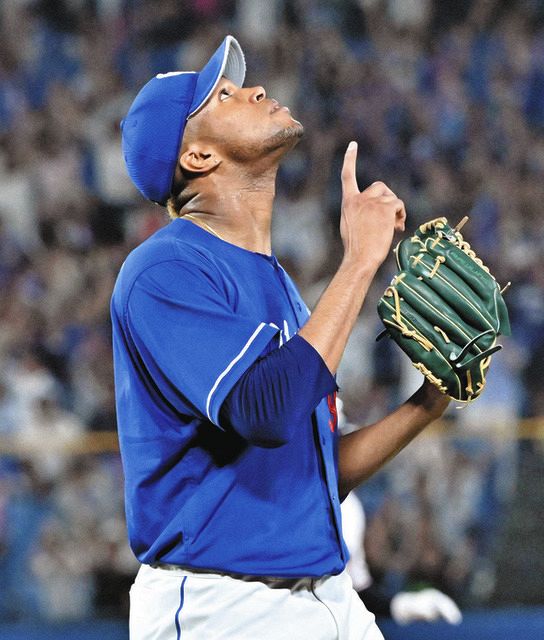 ９回裏、無得点に抑えたマルティネス