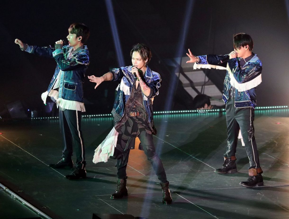 Kat Tunライブ 火柱や特効のほか1公演あたり約30トンの水を使用 模様や歌詞の一部が浮かび上がる ウオーターカーテン 登場 中日スポーツ 東京中日スポーツ