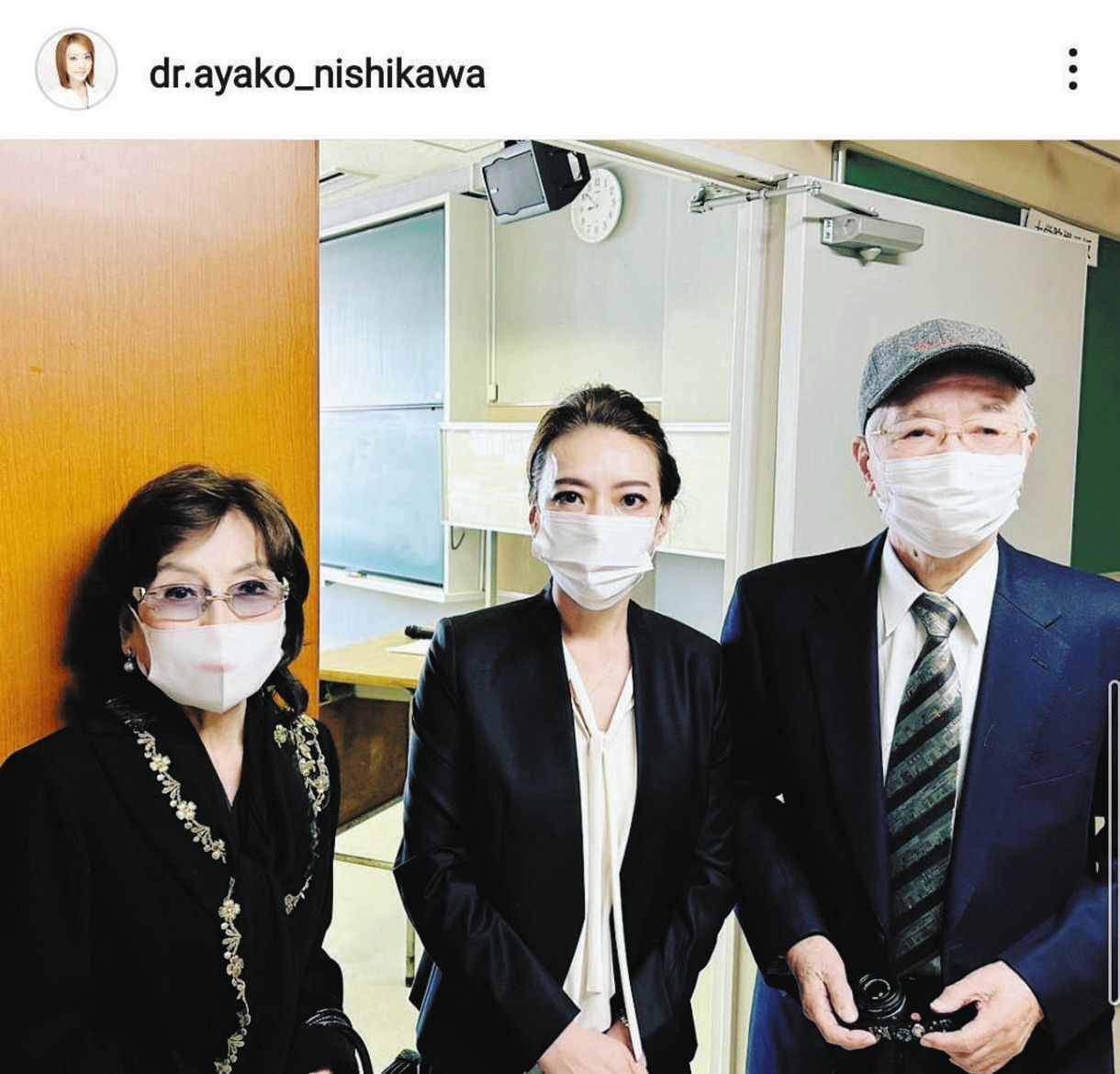 【写真】両親同席で大学院入学式を報告