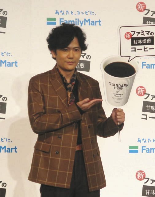 稲垣吾郎が 慎吾ママ に引き続きファミマｃｍに登場 飲み比べ新商品当てクイズは正解 コーヒーだけに ホッと 中日スポーツ 東京中日スポーツ