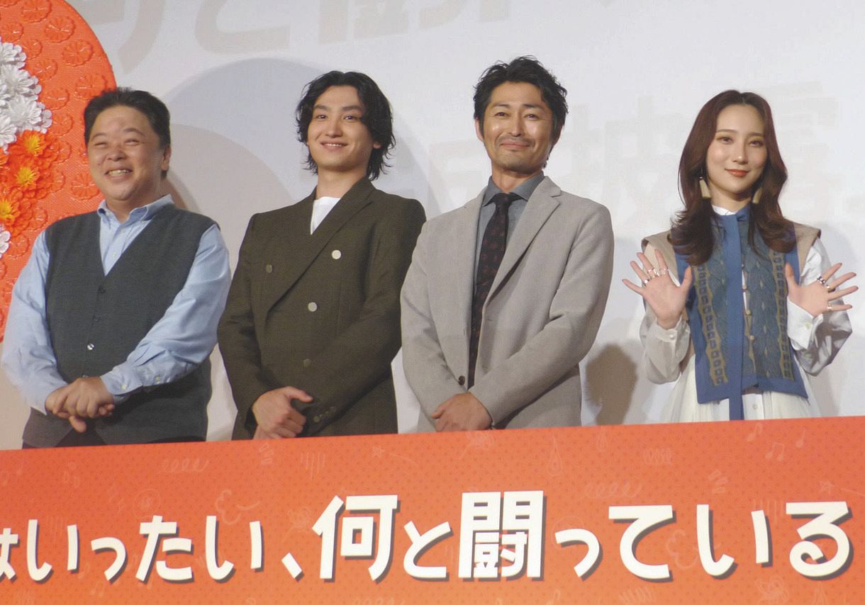 舞台あいさつに登壇した（左から）伊集院光、金子大地、安田顕、ファーストサマーウイカ