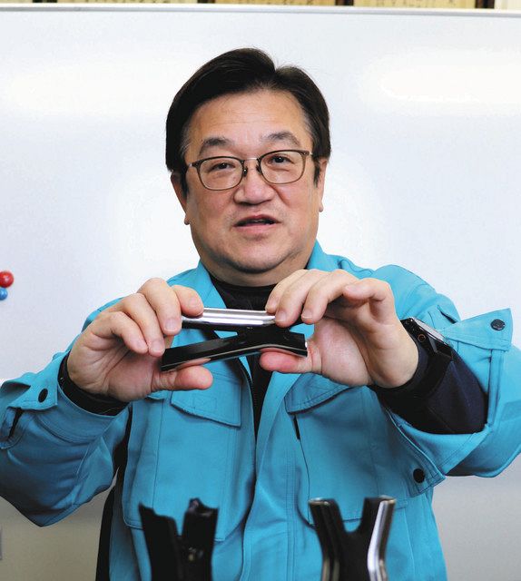 「ゴムという素材の持つ可能性を広げていきたい」と話す榊原社長＝安城市宇頭茶屋町で