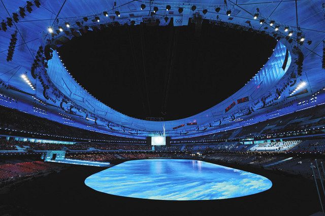 北京冬季五輪の閉会式を待つ国家体育場