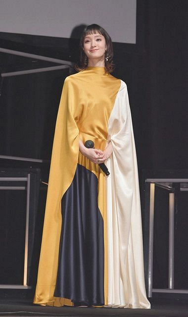 写真 ふわりとしたドレスで登場した剛力彩芽 中日スポーツ 東京中日スポーツ