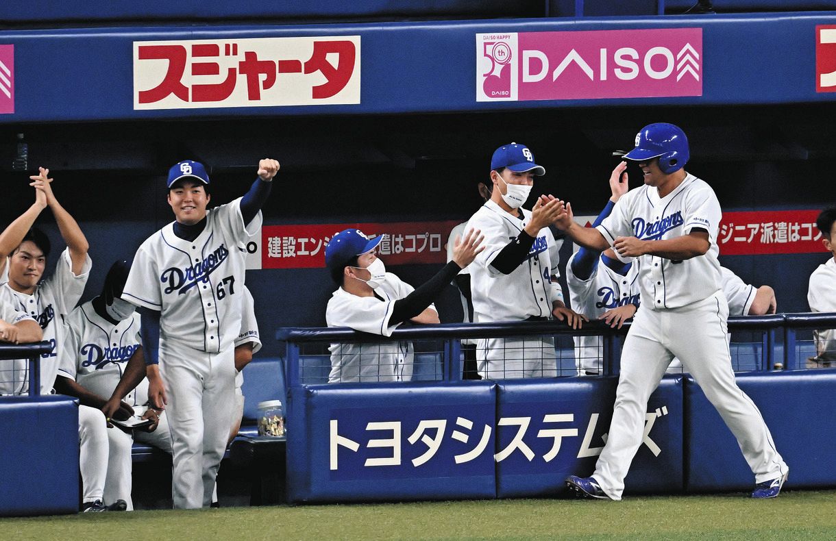 中日、首位ヤクルト相手にカード勝ち越し決めた 同点に追いつかれた直後、土田が決勝打：中日スポーツ・東京中日スポーツ