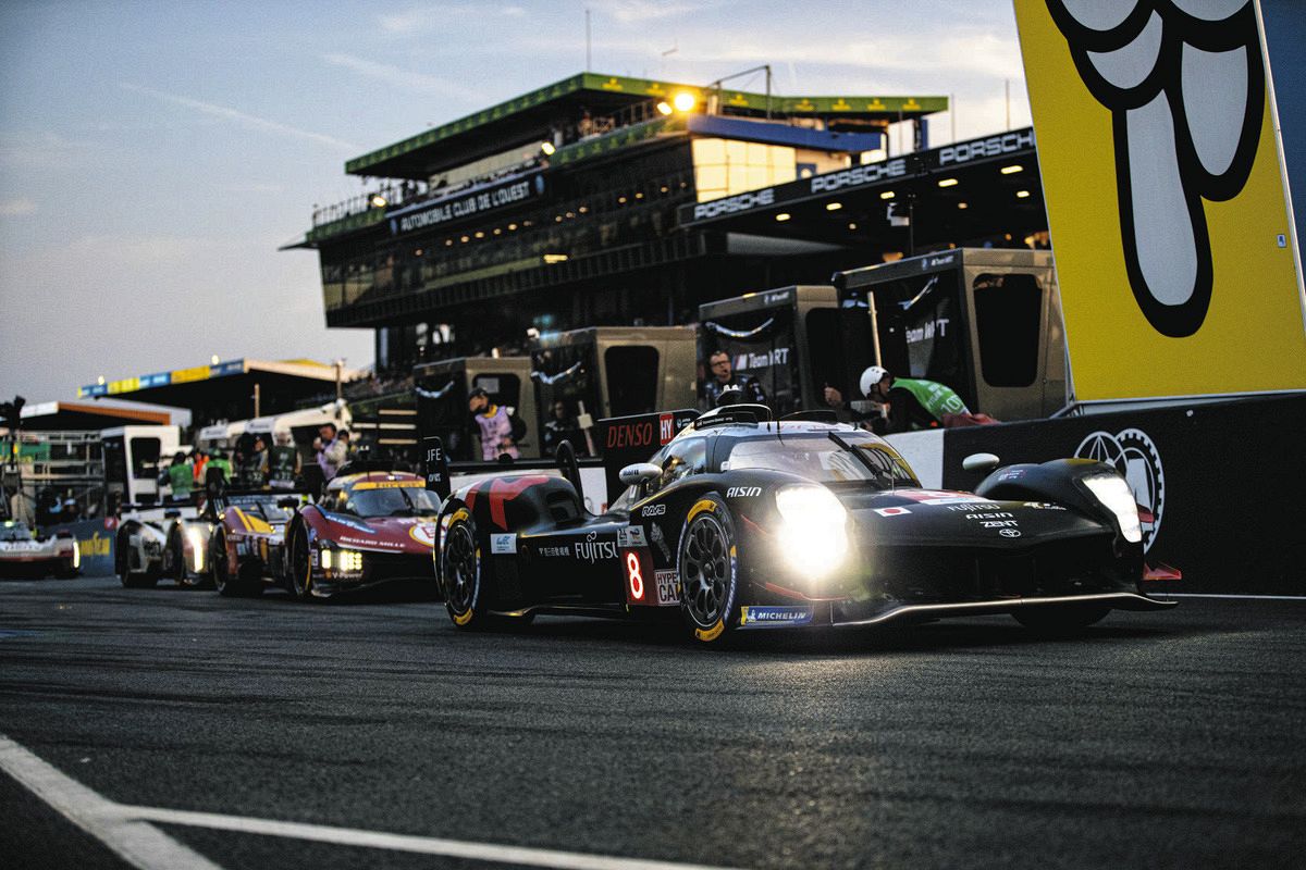 最終予選のハイパーポール２へのコースインを待つトヨタ８号車（トヨタ自動車提供）