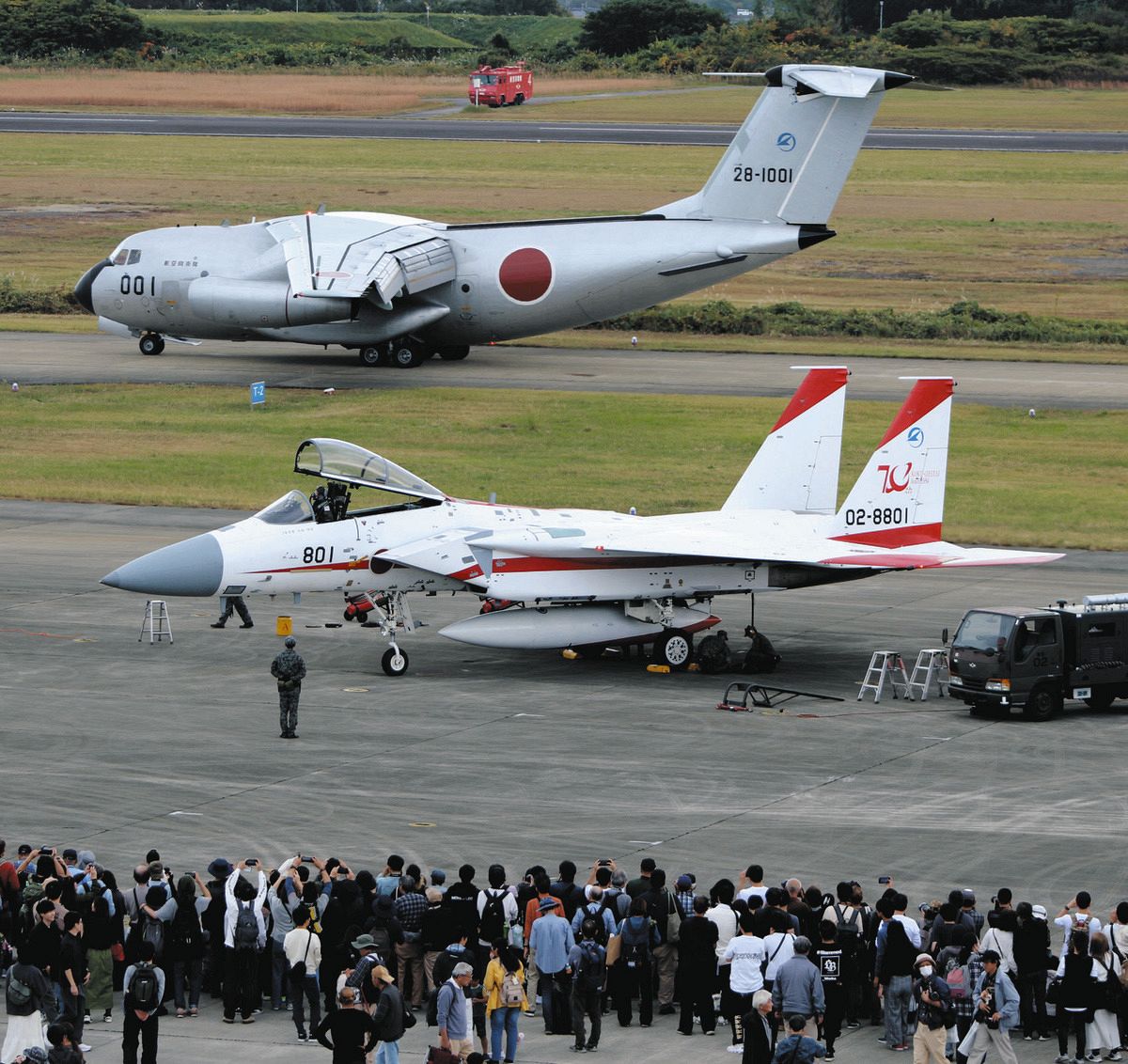 航空自衛隊岐阜基地で「航空祭」 F/A18など23機展示、名物の「異機種大