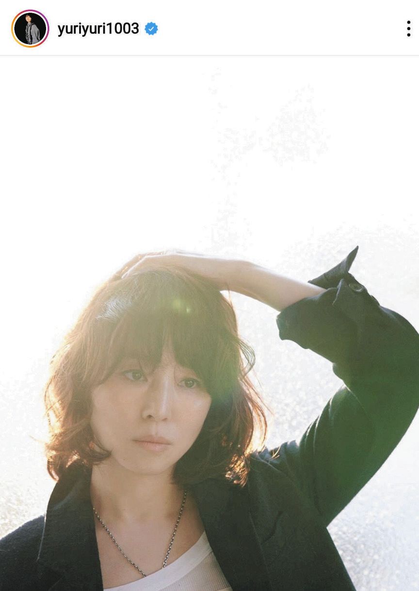石田ゆり子さん写真集 黒っぽく